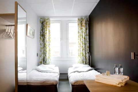 Slottsskogens Vandrarhem & Hotell